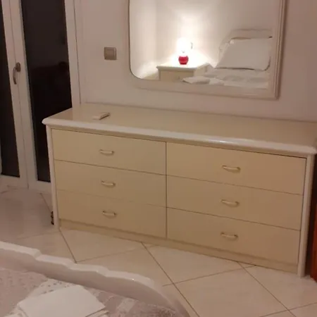 Mimi's Sunnyview House Vlachata